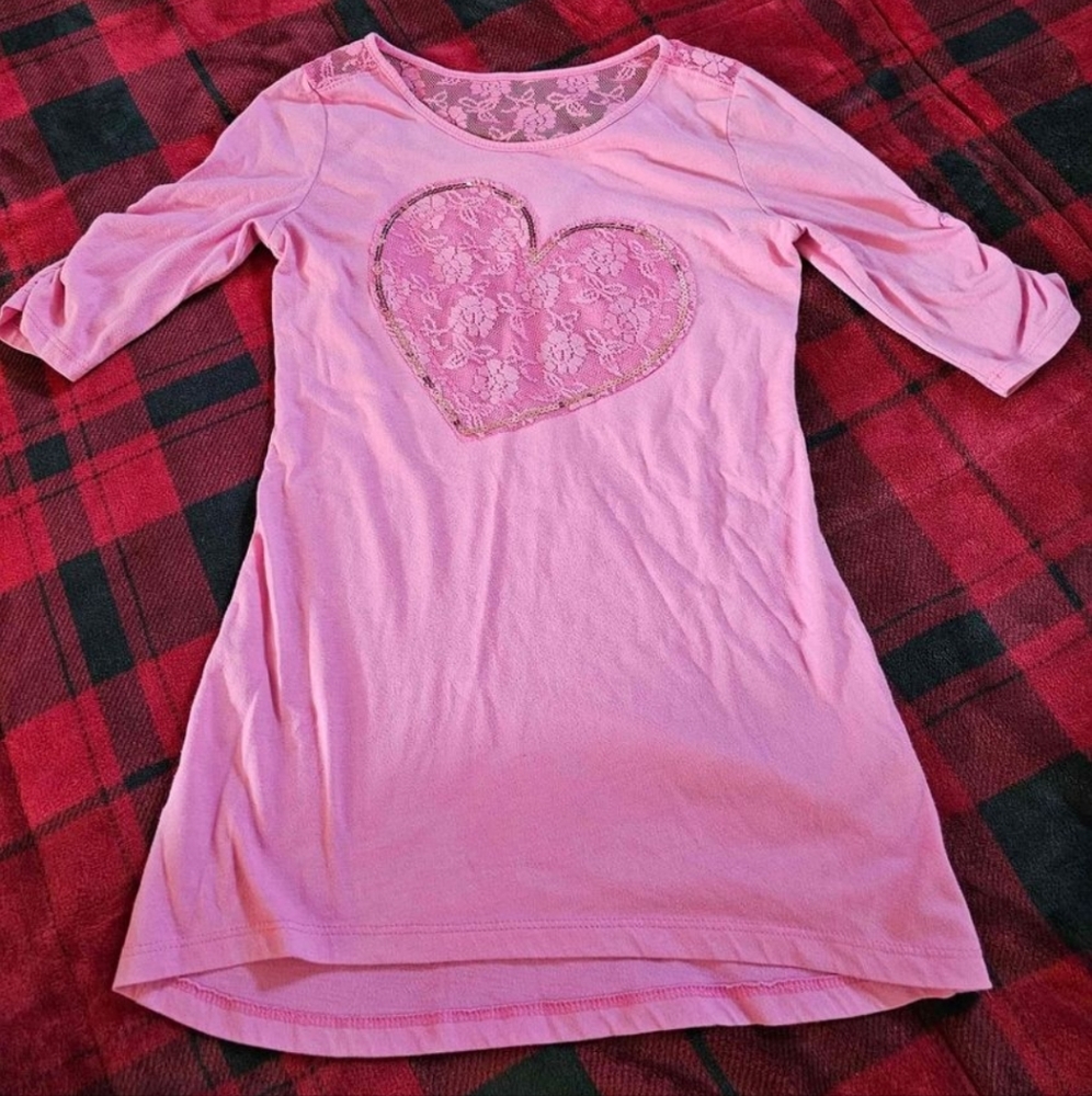 #839- girls heart shirt large 10/12